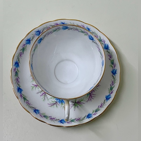 Vintage Royal Tuscan LOVE IN THE MIST Blue Footed Tea Cup & Saucer Set - Picture 4 of 16